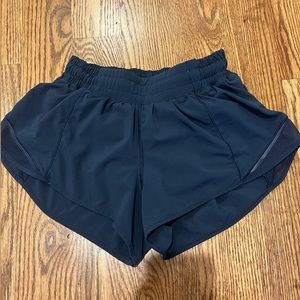 Lululemon Navy blue hotty hot 2.5” shorts! Size 4